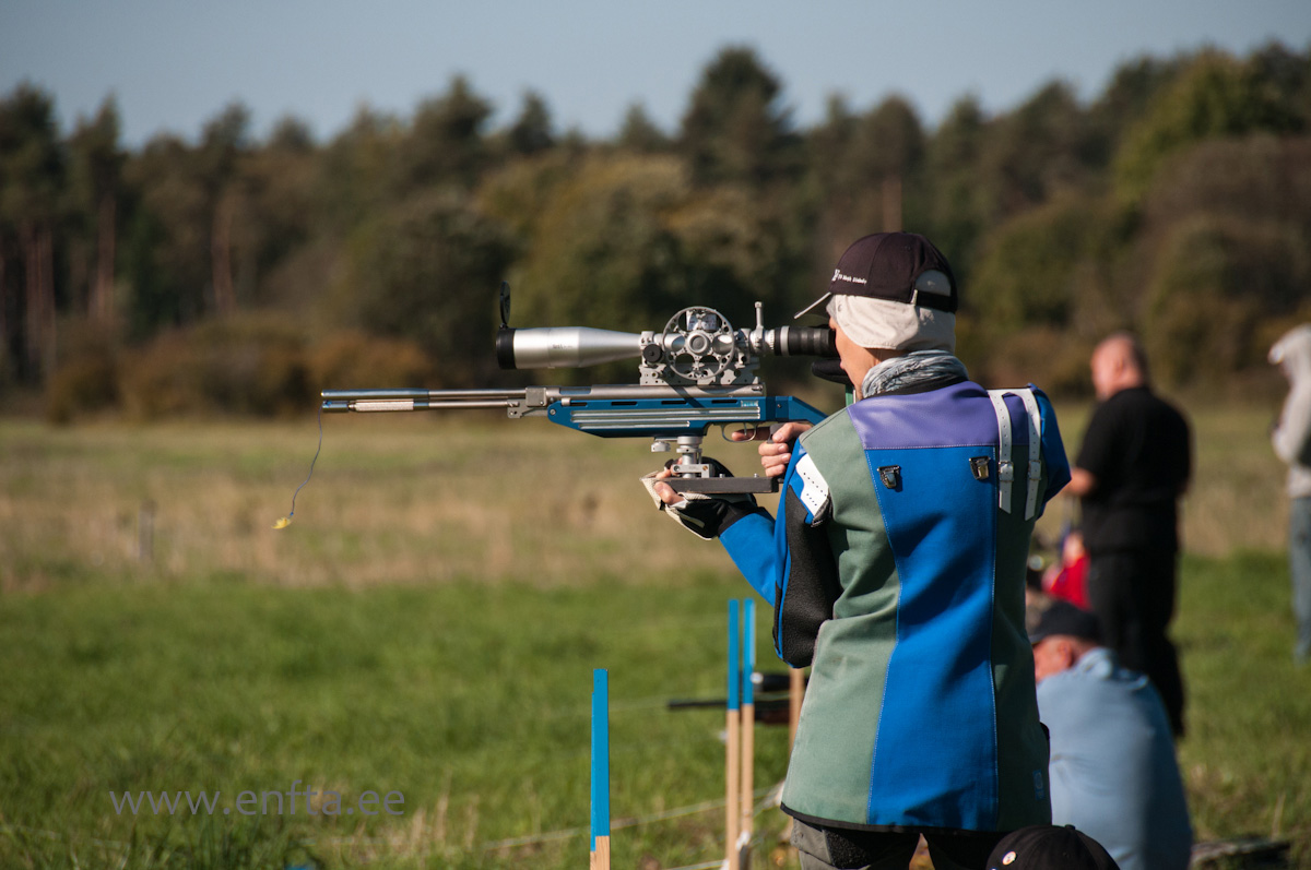 Heli Jalakas standing on Lane 6